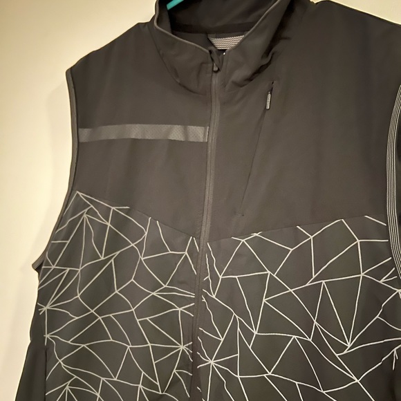 MPG Stride Run Vest with Reflective Technology - Picture 2 of 5